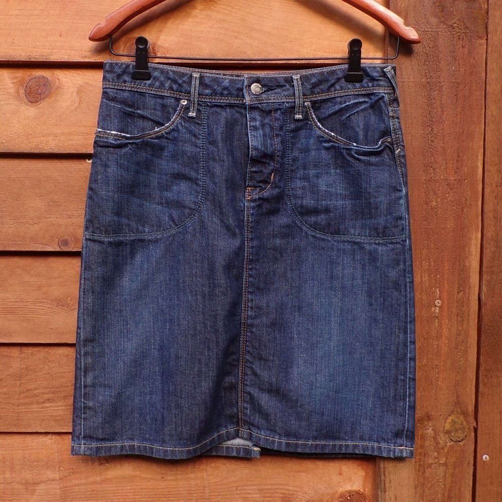 Banana Republic Denim Mini Above Knee Skirt. Front & Back Pockets. Size 0. EUC.